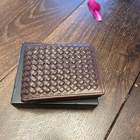 Joe’s leather wallet in brown color - Picture 2 of 4